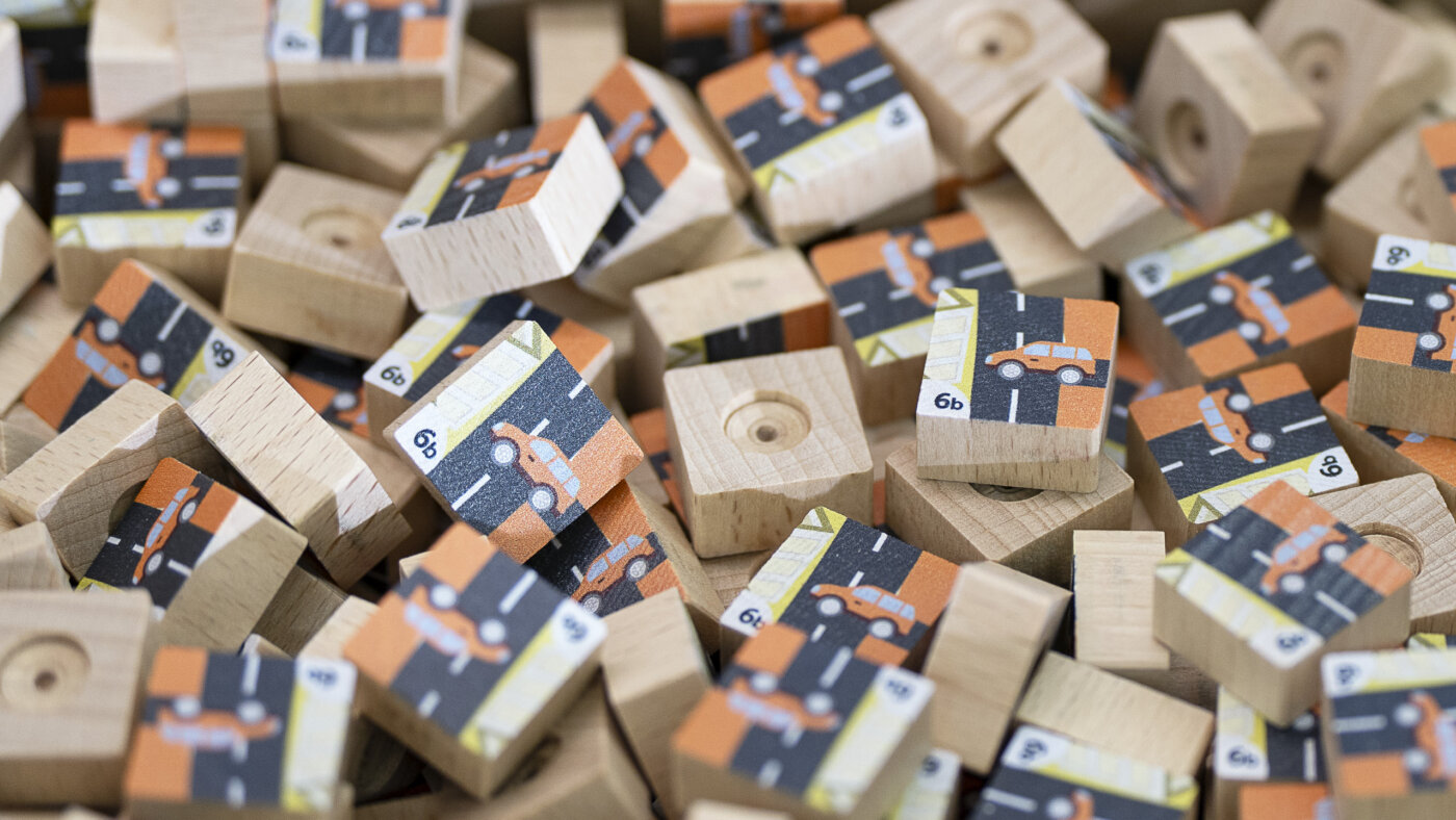 Famo Ingold Holzspielsteine hero